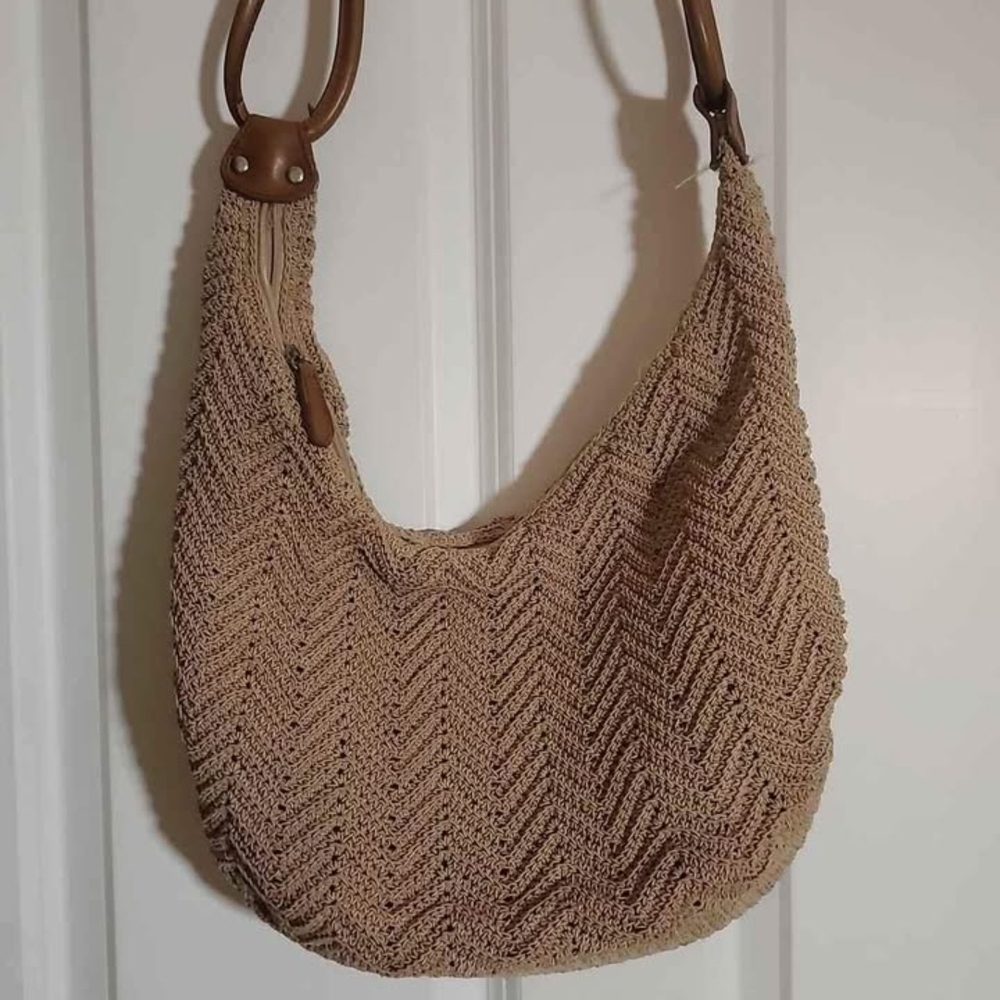 Elegant Tan Woven Shoulder Bag